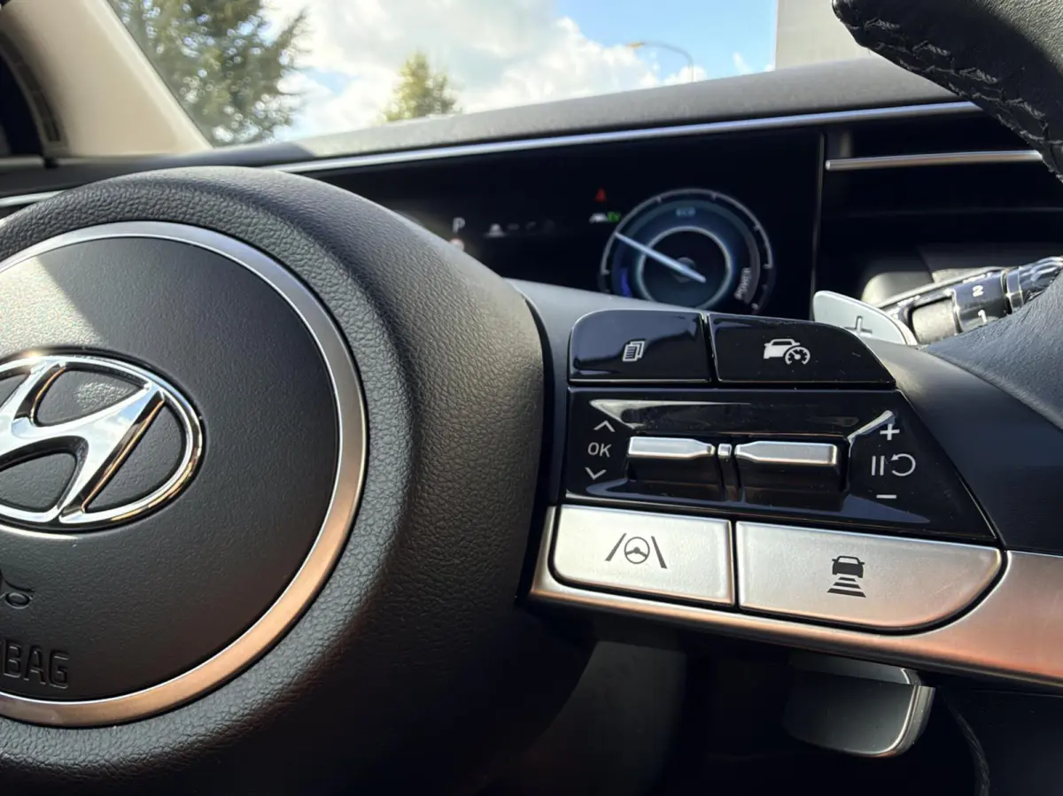 1.6 Hybrid HEV Premium 1e eig|Dealer OH|Camera|Carplay