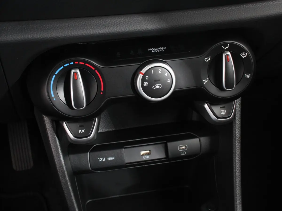 1.0 DPI Automaat DynamicLine Navigatie Apple Carplay/Android auto Airco Camera DAB Bluetooth