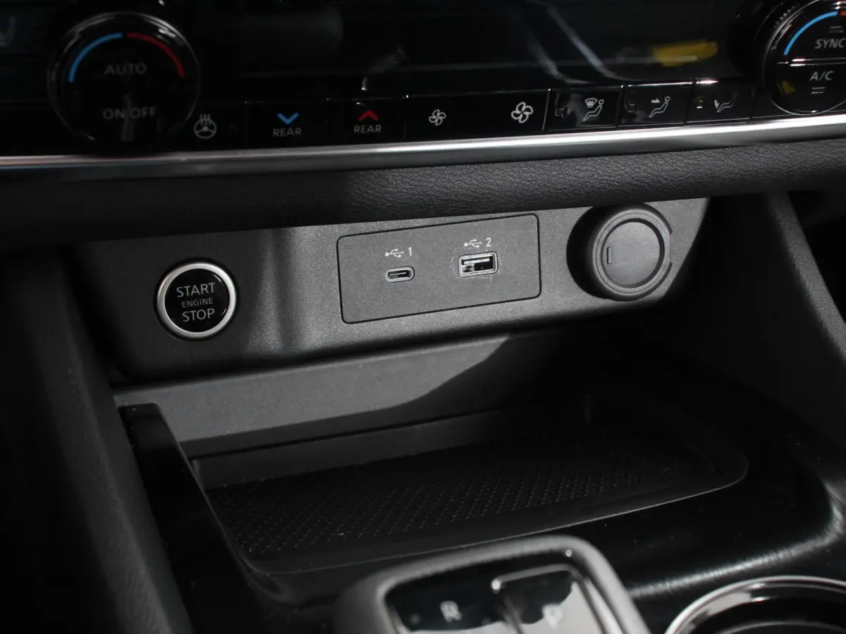 1.5 Automaat Acenta 7p. Climate Control Stoel verwarming Camera Keyless start Dab Adaptive Cruise Control