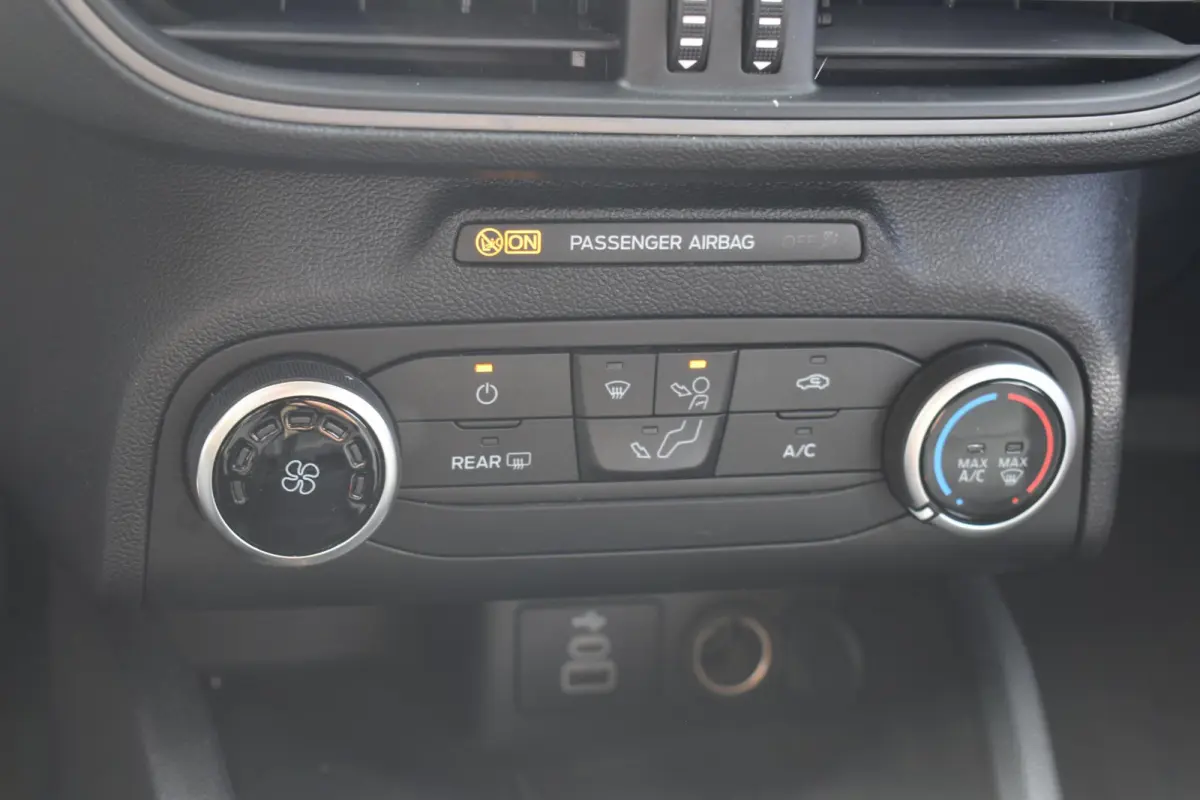 1.0 EcoBoost Hybrid Connected Navigatie | Carplay | Cruise | Airco | 12 mnd BOVAG garantie |