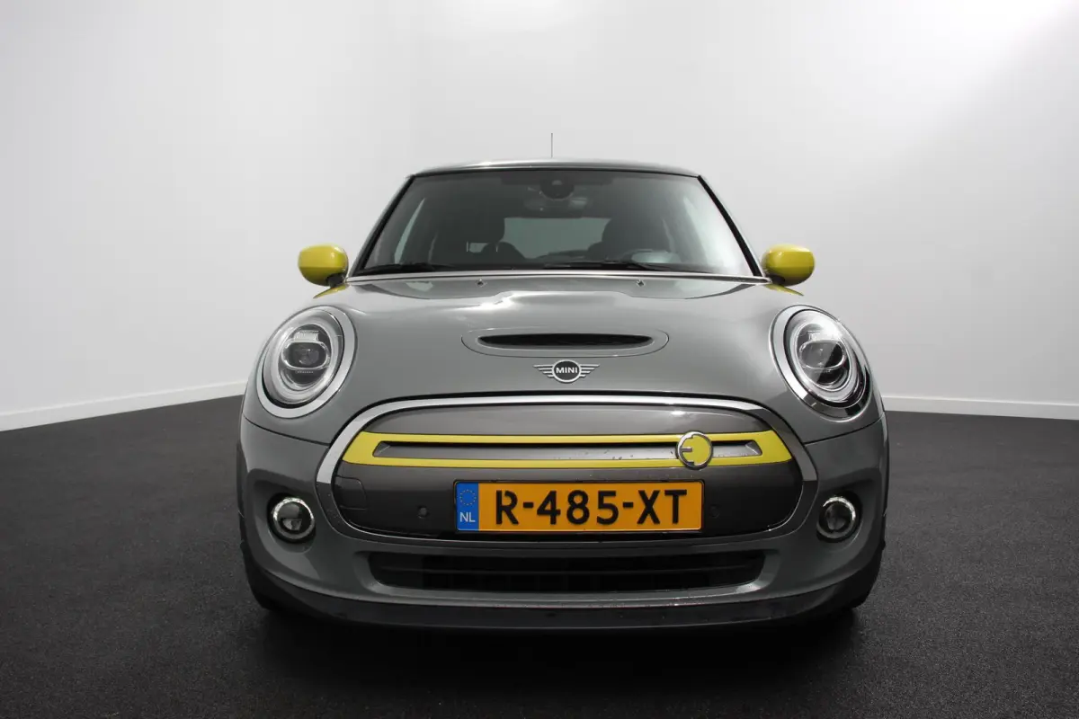 Charged 33 kWh Leder Climate Control Cruise Control Navigatie Camera Head up Harman Kardon