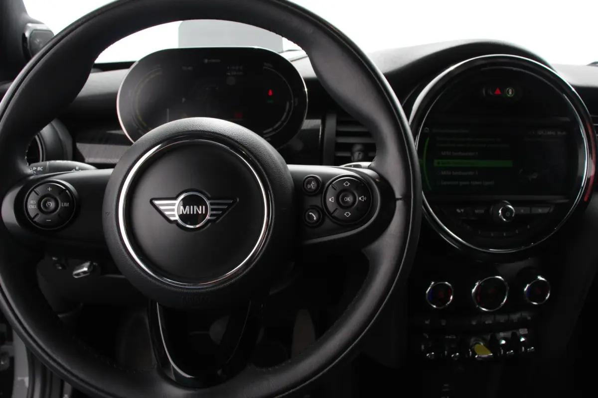 Charged 33 kWh Leder Climate Control Cruise Control Navigatie Camera Head up Harman Kardon