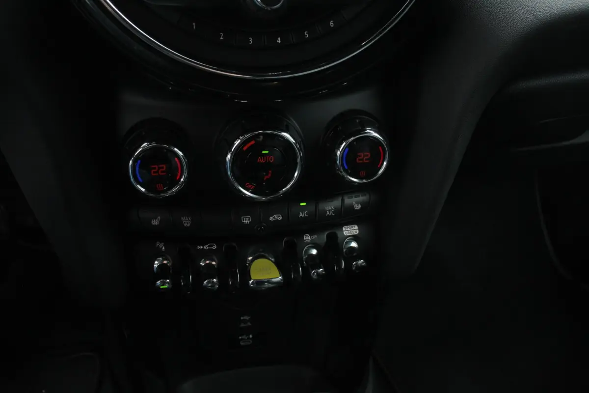 Charged 33 kWh Leder Climate Control Cruise Control Navigatie Camera Head up Harman Kardon