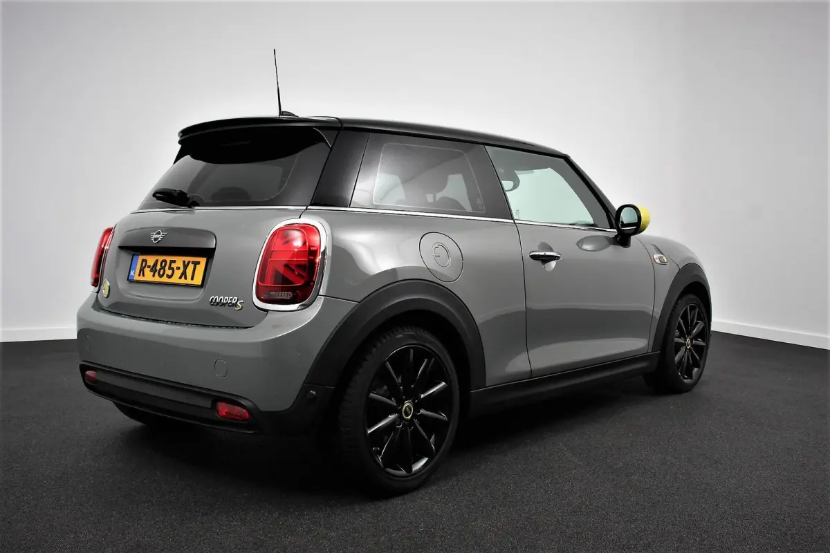 Charged 33 kWh Leder Climate Control Cruise Control Navigatie Camera Head up Harman Kardon