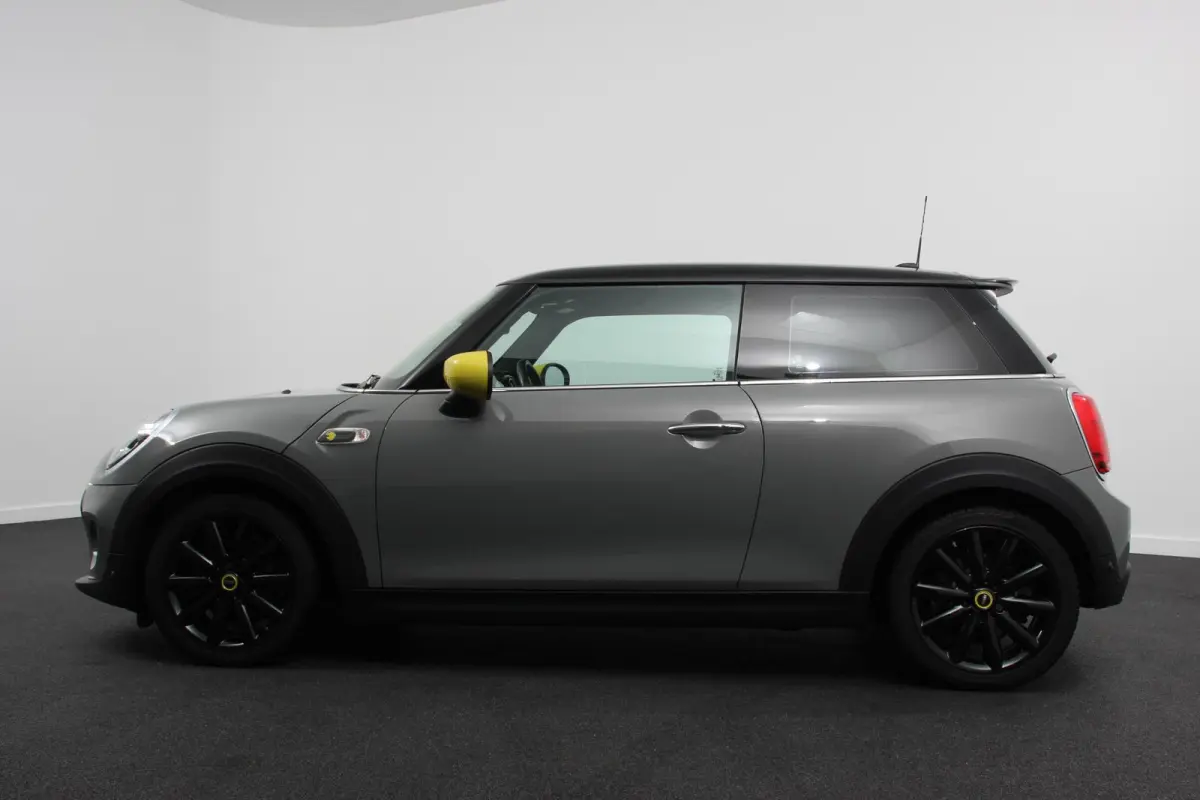 Charged 33 kWh Leder Climate Control Cruise Control Navigatie Camera Head up Harman Kardon