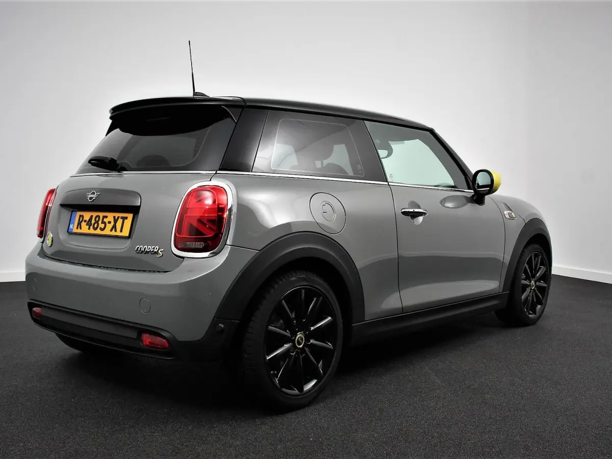 Charged 33 kWh Leder Climate Control Cruise Control Navigatie Camera Head up Harman Kardon