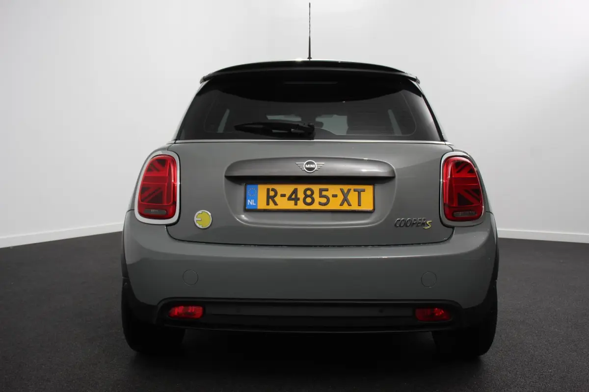 Charged 33 kWh Leder Climate Control Cruise Control Navigatie Camera Head up Harman Kardon
