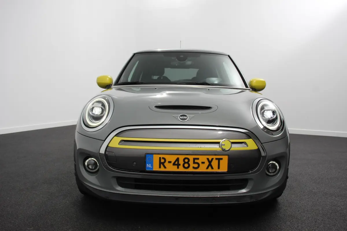 Charged 33 kWh Leder Climate Control Cruise Control Navigatie Camera Head up Harman Kardon