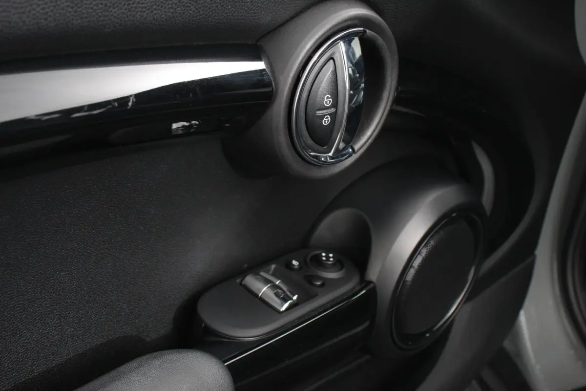Charged 33 kWh Leder Climate Control Cruise Control Navigatie Camera Head up Harman Kardon