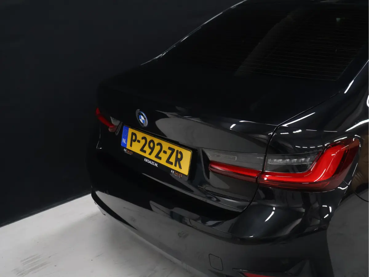 320e Business Edition Plus [APPLE CARPLAY, ANDROID, CRUISE CONTROL, STOELVERWARMING, DIGITAL DASH, PDC 360, LEDER, BLUETOOTH, CLIMATECONTROL, LED, NAVIGATIE, NIEUWSTAAT]