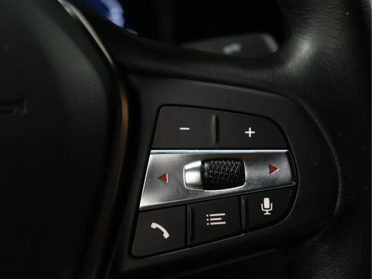 320e Business Edition Plus [APPLE CARPLAY, ANDROID, CRUISE CONTROL, STOELVERWARMING, DIGITAL DASH, PDC 360, LEDER, BLUETOOTH, CLIMATECONTROL, LED, NAVIGATIE, NIEUWSTAAT]