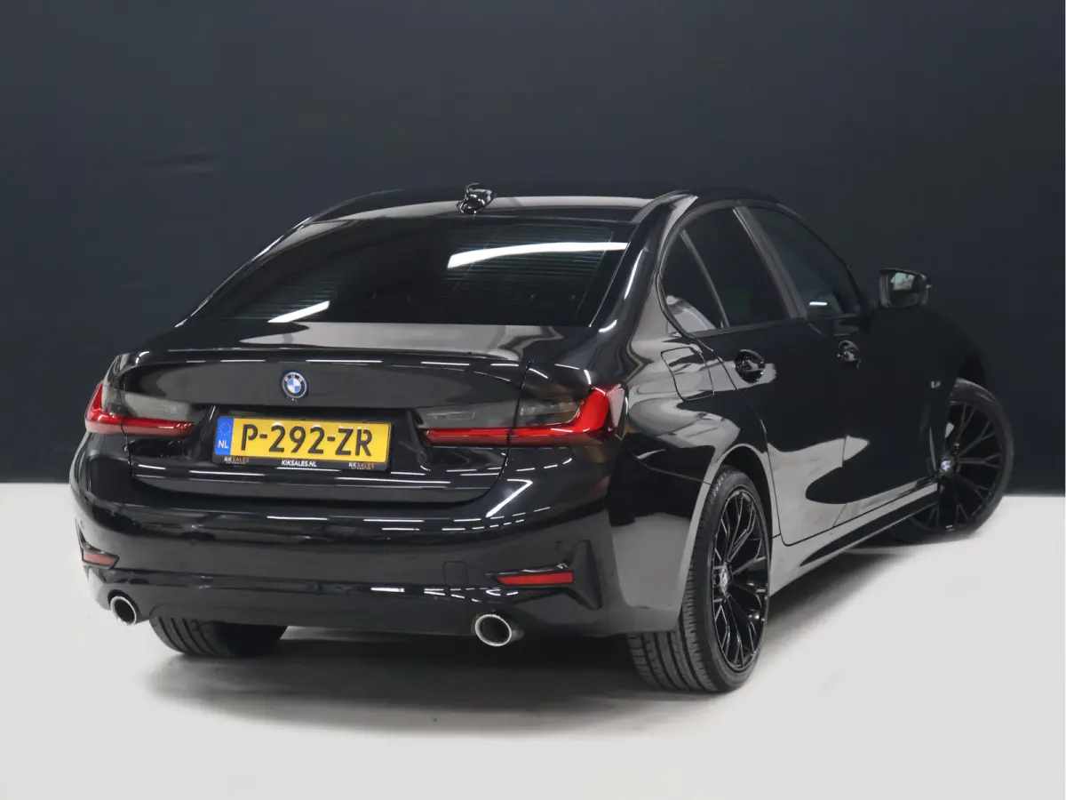 320e Business Edition Plus [APPLE CARPLAY, ANDROID, CRUISE CONTROL, STOELVERWARMING, DIGITAL DASH, PDC 360, LEDER, BLUETOOTH, CLIMATECONTROL, LED, NAVIGATIE, NIEUWSTAAT]