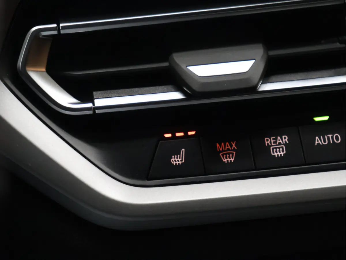 320e Business Edition Plus [APPLE CARPLAY, ANDROID, CRUISE CONTROL, STOELVERWARMING, DIGITAL DASH, PDC 360, LEDER, BLUETOOTH, CLIMATECONTROL, LED, NAVIGATIE, NIEUWSTAAT]