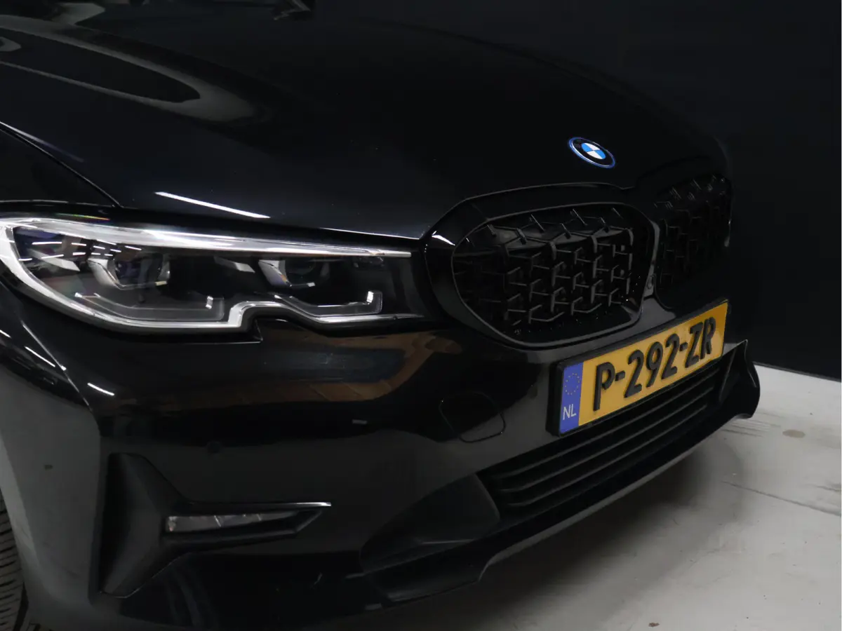 320e Business Edition Plus [APPLE CARPLAY, ANDROID, CRUISE CONTROL, STOELVERWARMING, DIGITAL DASH, PDC 360, LEDER, BLUETOOTH, CLIMATECONTROL, LED, NAVIGATIE, NIEUWSTAAT]