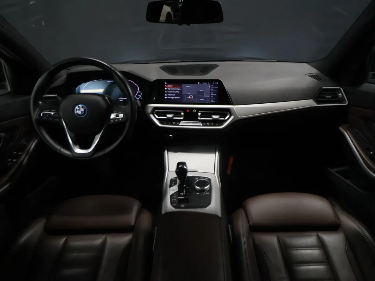 320e Business Edition Plus [APPLE CARPLAY, ANDROID, CRUISE CONTROL, STOELVERWARMING, DIGITAL DASH, PDC 360, LEDER, BLUETOOTH, CLIMATECONTROL, LED, NAVIGATIE, NIEUWSTAAT]