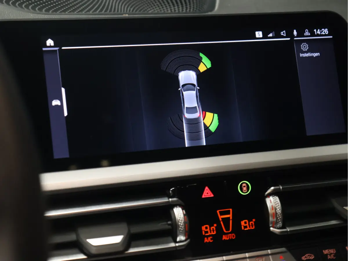 320e Business Edition Plus [APPLE CARPLAY, ANDROID, CRUISE CONTROL, STOELVERWARMING, DIGITAL DASH, PDC 360, LEDER, BLUETOOTH, CLIMATECONTROL, LED, NAVIGATIE, NIEUWSTAAT]