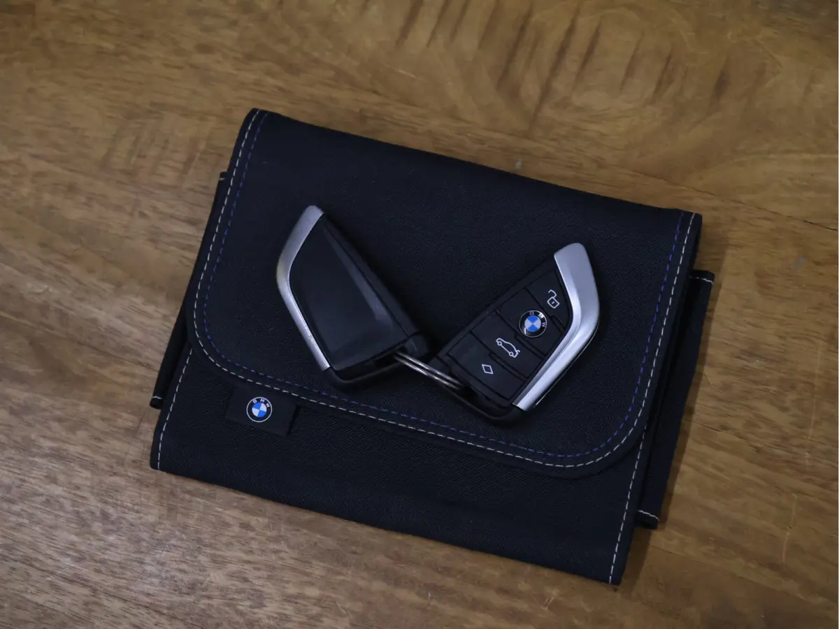 320e Business Edition Plus [APPLE CARPLAY, ANDROID, CRUISE CONTROL, STOELVERWARMING, DIGITAL DASH, PDC 360, LEDER, BLUETOOTH, CLIMATECONTROL, LED, NAVIGATIE, NIEUWSTAAT]