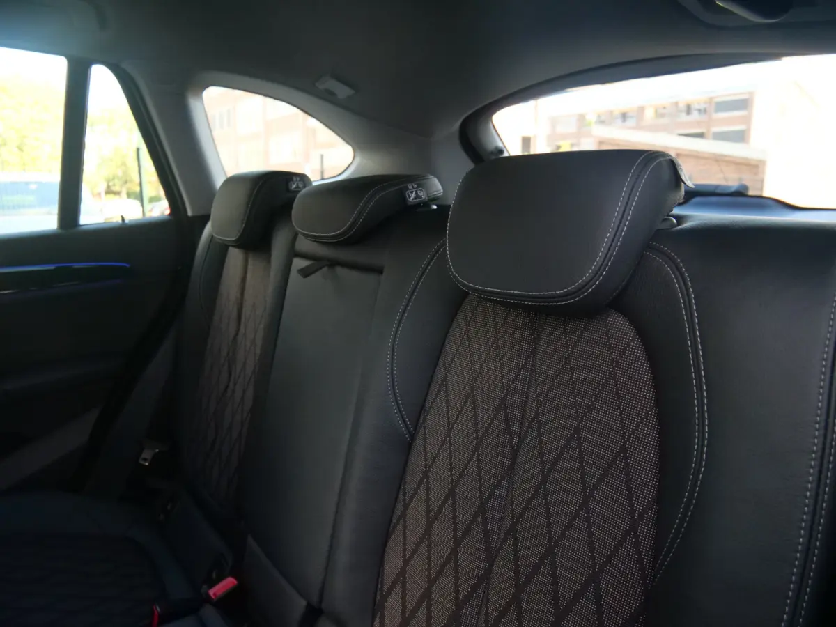 sDrive20i High Executive 192 Pk Automaat Navi / DAB / Camera / 18 inch