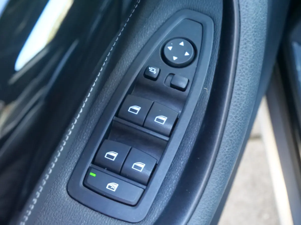 sDrive20i High Executive 192 Pk Automaat Navi / DAB / Camera / 18 inch