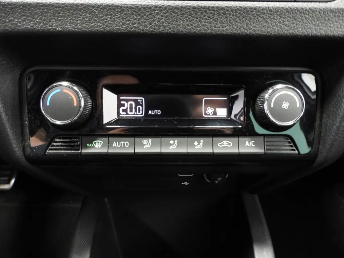 1.0 TSI Monte Carlo NAVI/CLIMA/CRUISE/PDC/17"LMV!