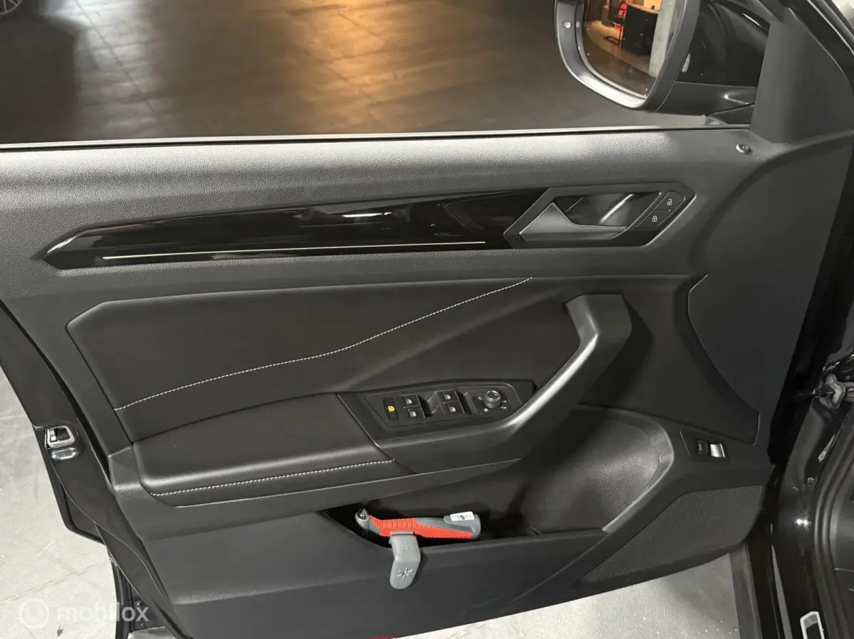 1.5 TSI DSG R-LINE | PANO | TREKH. | BLACK