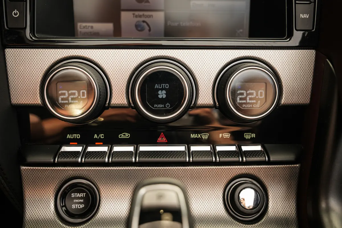 3.0 V6 | 100% JAGUAR SERVICE FILE | SPORTSTOELEN | CLIMA | LEDER | NAVI | CAMERA |