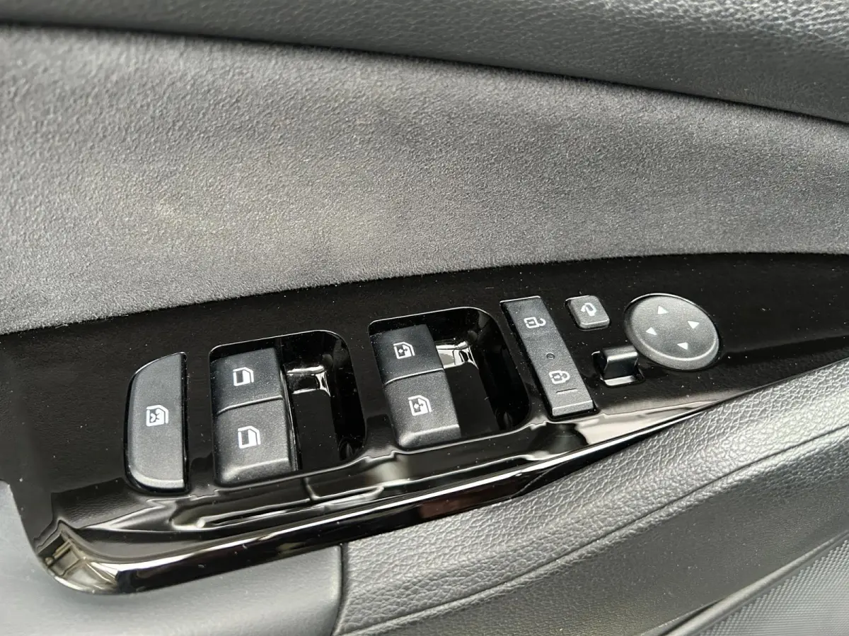 1.6 T-GDi Plug-in Hybrid AWD GT-PlusLine | Elektrisch Bedienbare Trekhaak 13-Polig | All-Seasonbanden | Black Pack | Elektrisch Bedienbaar Schuif / Kanteldak | Licht + Regensensor | Stoelver