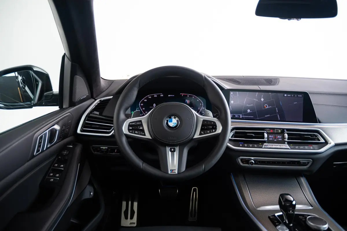 xDrive45e High Executive M Sport - Head-Up Display - Lederen Bekleding - Schuif-/Kanteldak - Active Cruise Control ( ACC ) - BMW Live Cockpit Professional - Comfort Access - 22" - Soft-Close