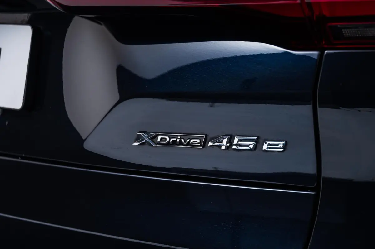 xDrive45e High Executive M Sport - Head-Up Display - Lederen Bekleding - Schuif-/Kanteldak - Active Cruise Control ( ACC ) - BMW Live Cockpit Professional - Comfort Access - 22" - Soft-Close