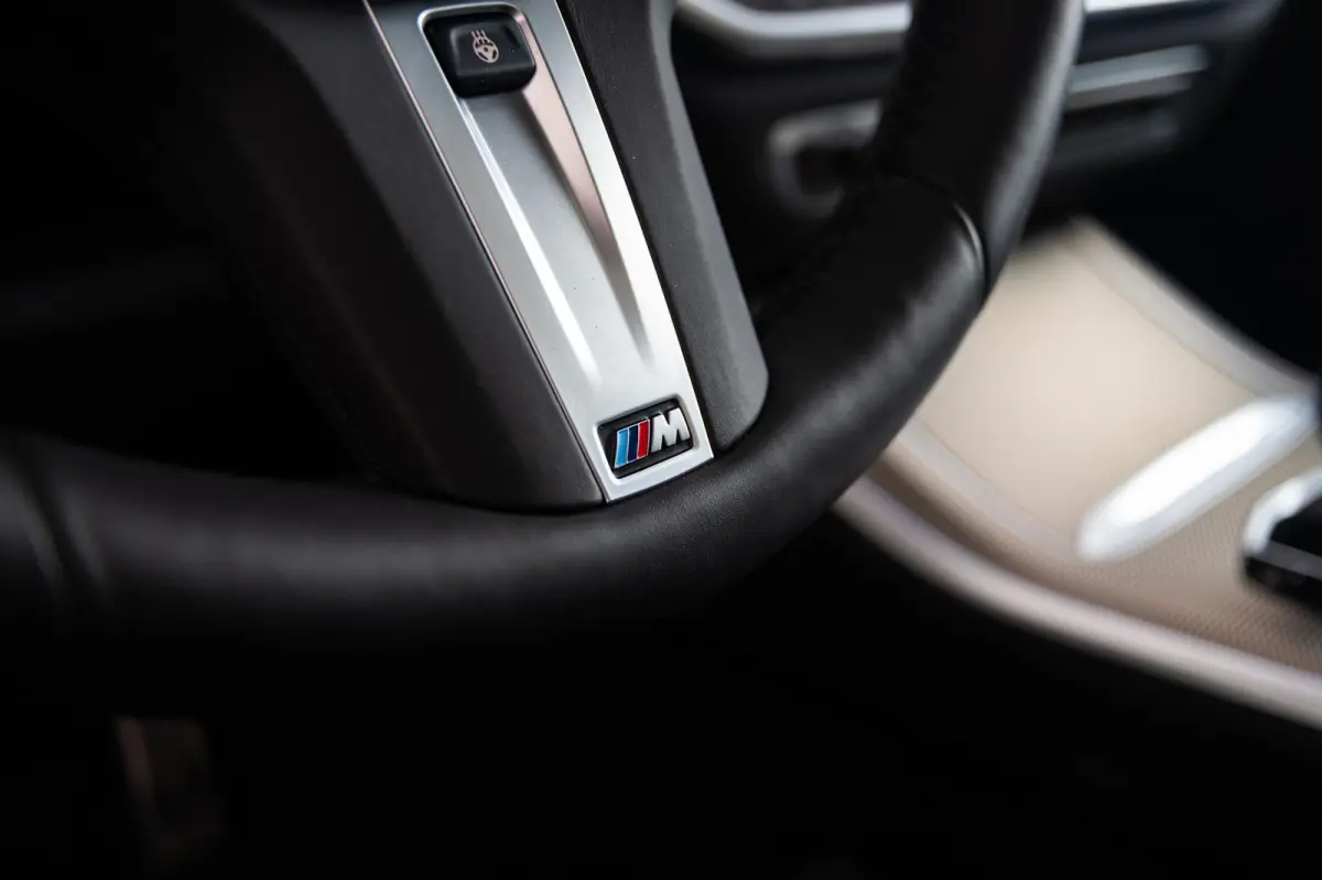 xDrive45e High Executive M Sport - Head-Up Display - Lederen Bekleding - Schuif-/Kanteldak - Active Cruise Control ( ACC ) - BMW Live Cockpit Professional - Comfort Access - 22" - Soft-Close