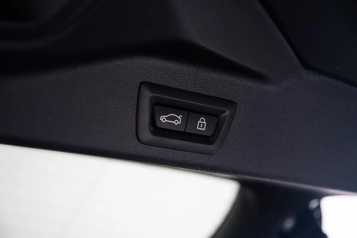 xDrive45e High Executive M Sport - Head-Up Display - Lederen Bekleding - Schuif-/Kanteldak - Active Cruise Control ( ACC ) - BMW Live Cockpit Professional - Comfort Access - 22" - Soft-Close