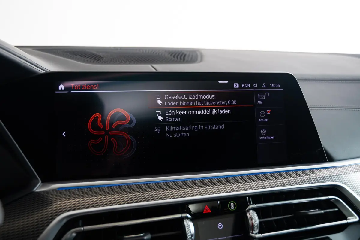 xDrive45e High Executive M Sport - Head-Up Display - Lederen Bekleding - Schuif-/Kanteldak - Active Cruise Control ( ACC ) - BMW Live Cockpit Professional - Comfort Access - 22" - Soft-Close