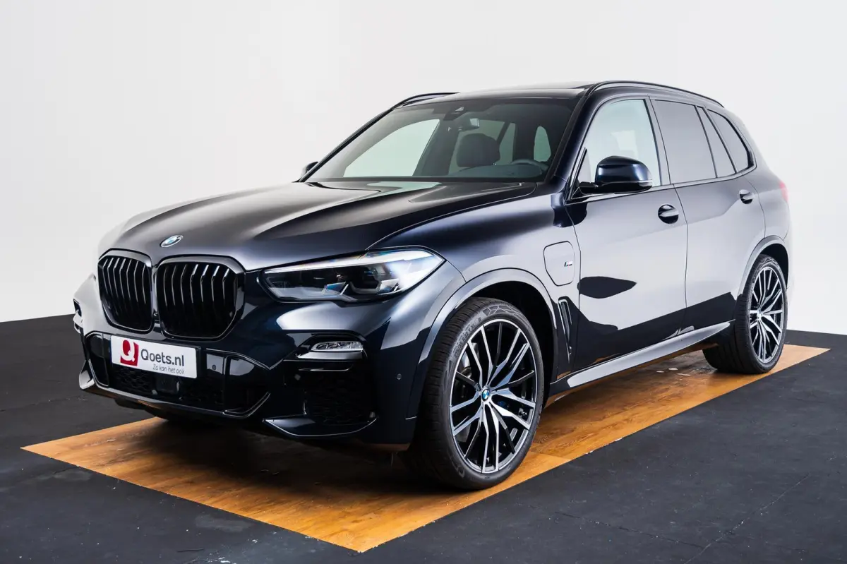 xDrive45e High Executive M Sport - Head-Up Display - Lederen Bekleding - Schuif-/Kanteldak - Active Cruise Control ( ACC ) - BMW Live Cockpit Professional - Comfort Access - 22" - Soft-Close