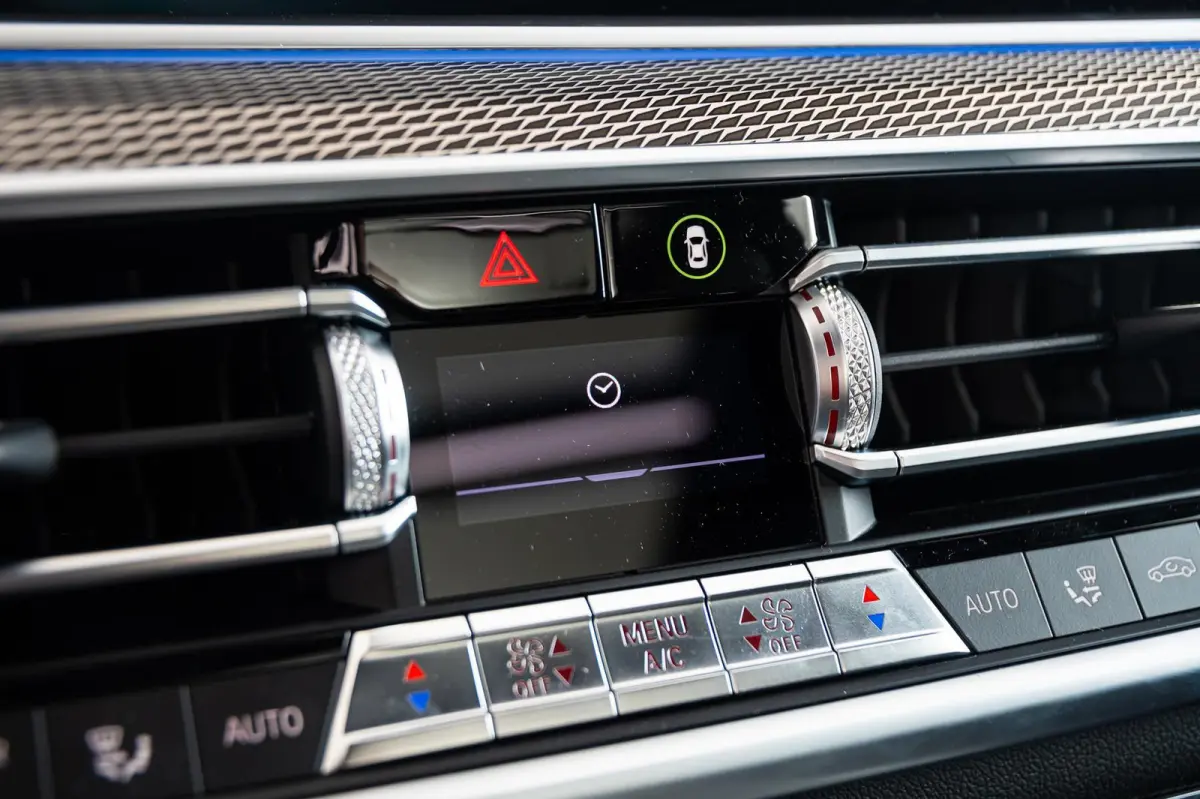 xDrive45e High Executive M Sport - Head-Up Display - Lederen Bekleding - Schuif-/Kanteldak - Active Cruise Control ( ACC ) - BMW Live Cockpit Professional - Comfort Access - 22" - Soft-Close