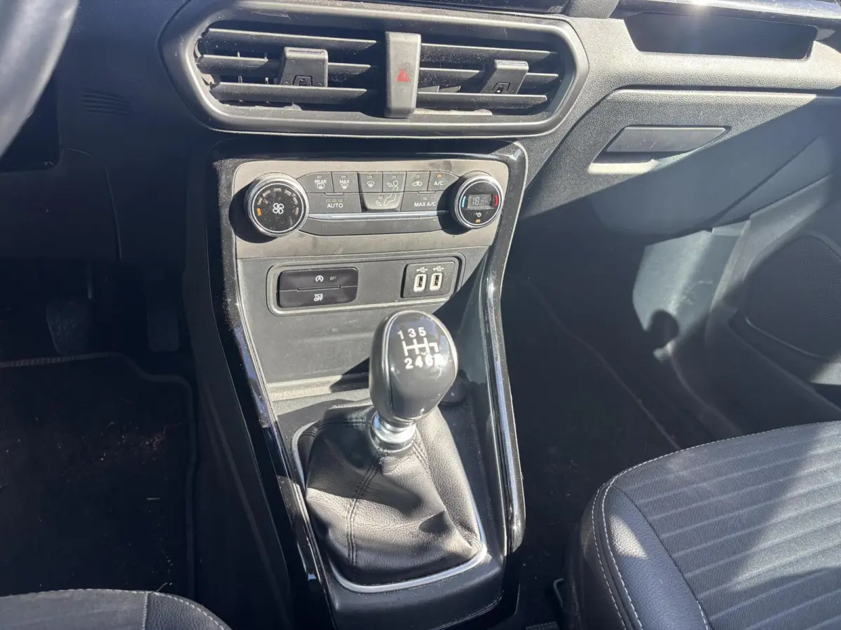 1.0 EcoBoost Titanium 125PK Cruise Navi Climate Parkeersensoren Achter All Season Banden *Leuk*