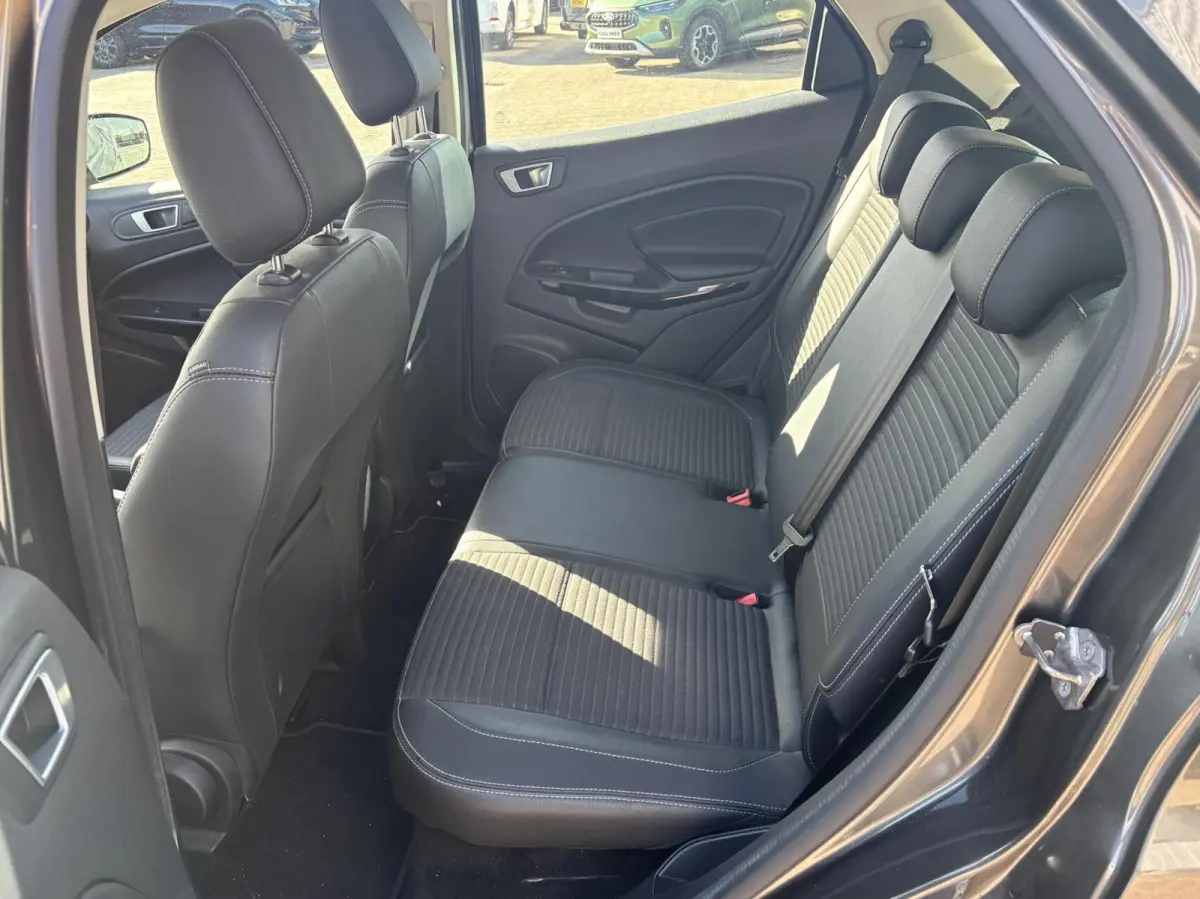 1.0 EcoBoost Titanium 125PK Cruise Navi Climate Parkeersensoren Achter All Season Banden *Leuk*