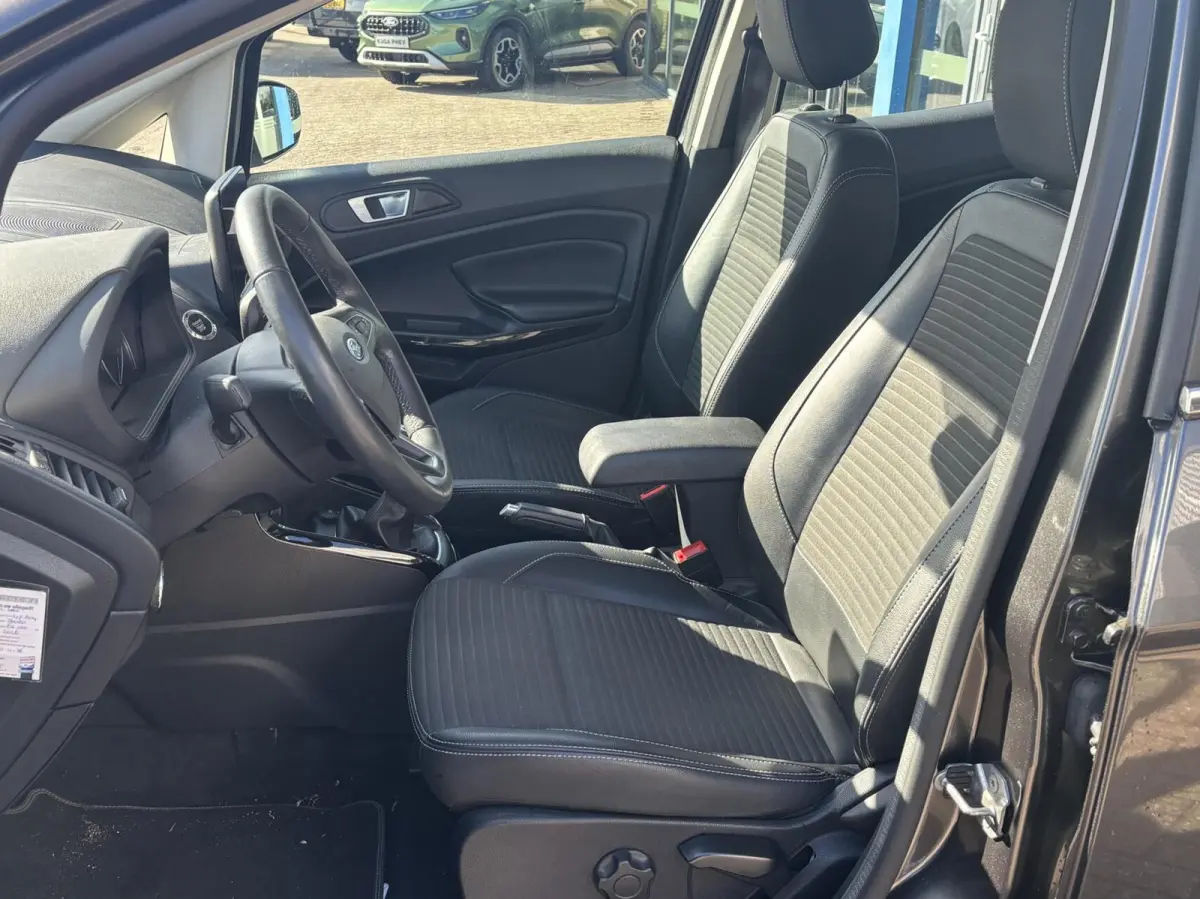 1.0 EcoBoost Titanium 125PK Cruise Navi Climate Parkeersensoren Achter All Season Banden *Leuk*