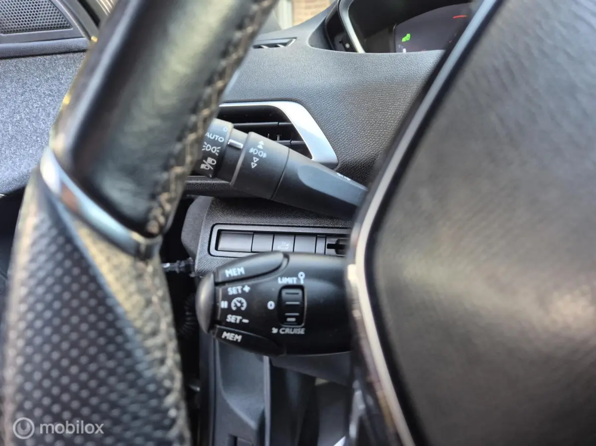 1.2 GT Line 19" HALF LEDER CAMERA APPLE CARPLAY