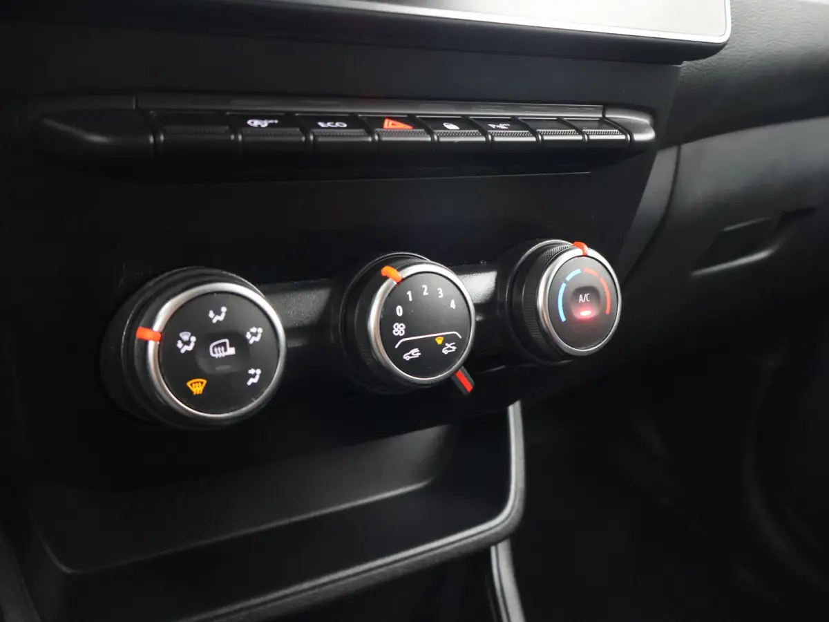 1.5 dCi 75 COMFORT EXTRA*1e EIG*+ CAMERA | CARPLAY | DAB | DODEHOEK | NAVIGATIE