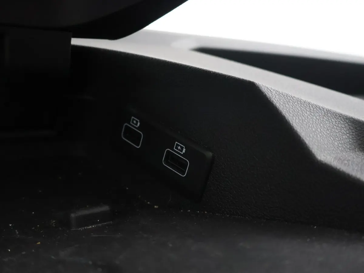 1.5 dCi 75 COMFORT EXTRA*1e EIG*+ CAMERA | CARPLAY | DAB | DODEHOEK | NAVIGATIE