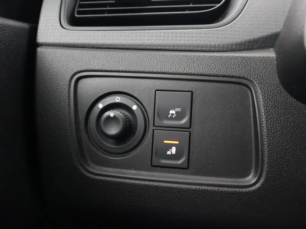 1.5 dCi 75 COMFORT EXTRA*1e EIG*+ CAMERA | CARPLAY | DAB | DODEHOEK | NAVIGATIE