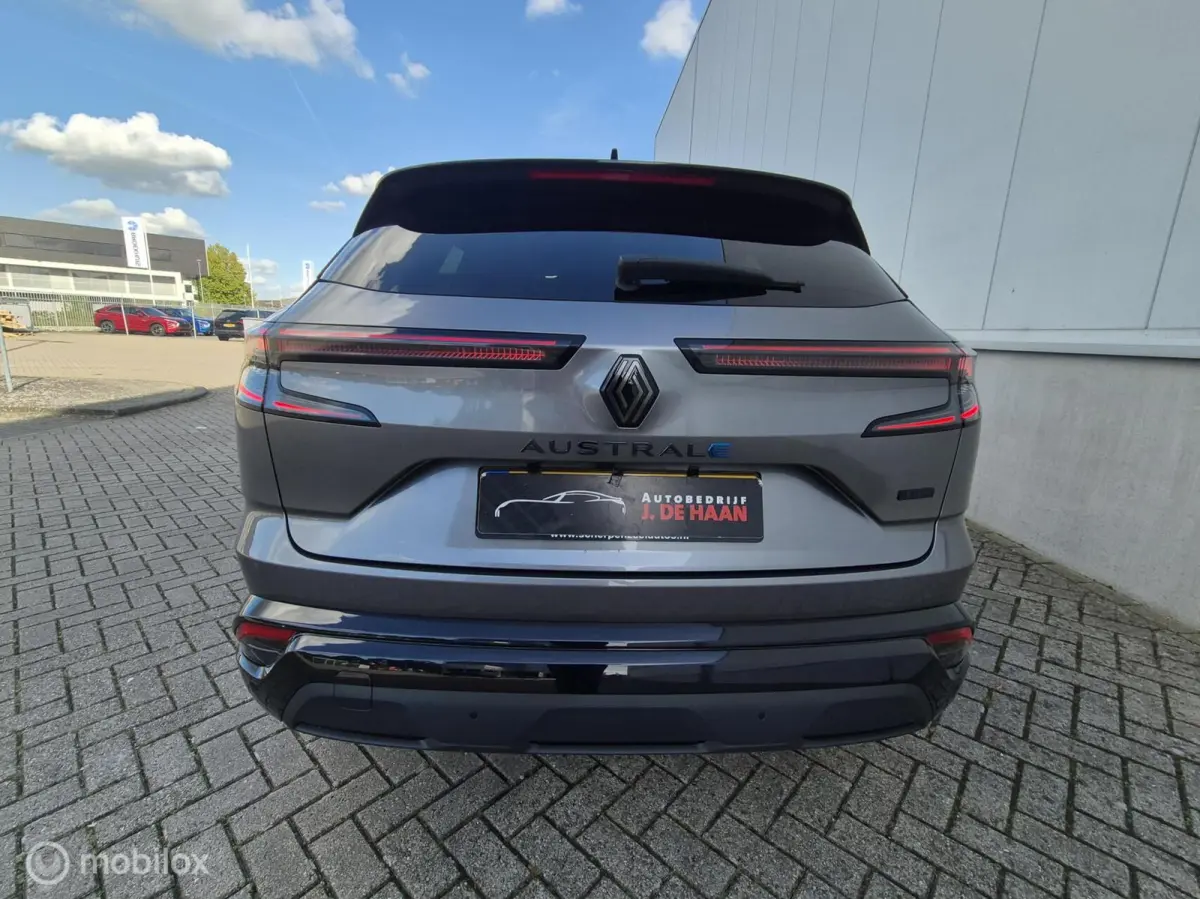1.2 E-Tech full hybrid 200 Iconic Alpine