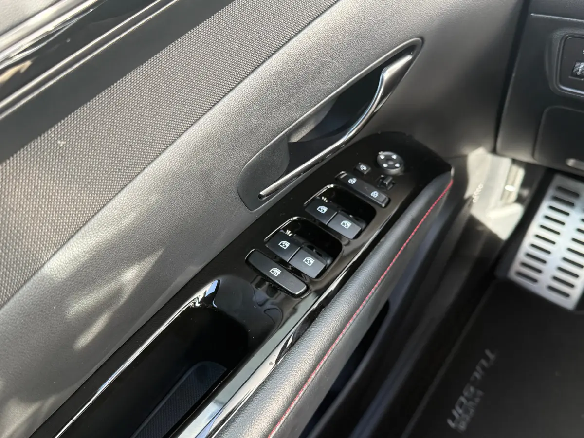 1.6 T-GDI PHEV N Line Sky 4WD / Panoramadak / 360° camera / Adaptive cruise control / Stoelventilatie / Stoelverwarming voor + achter / Stuurwielverwarming / Elektrisch verstelbare voorstoe