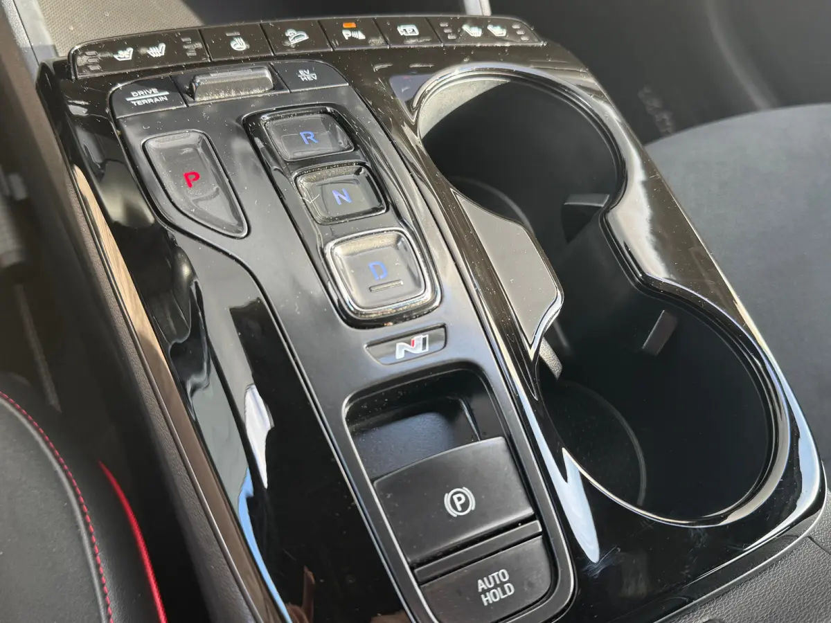 1.6 T-GDI PHEV N Line Sky 4WD / Panoramadak / 360° camera / Adaptive cruise control / Stoelventilatie / Stoelverwarming voor + achter / Stuurwielverwarming / Elektrisch verstelbare voorstoe