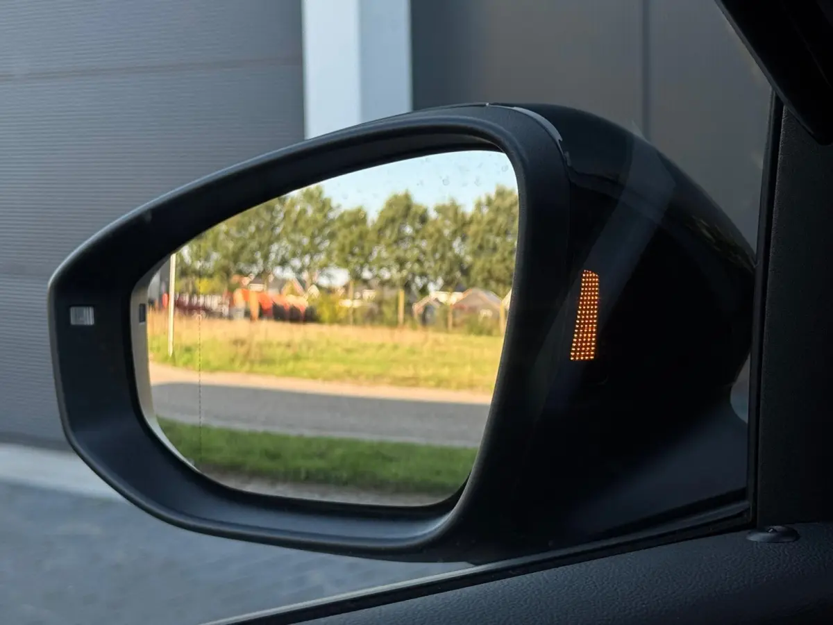 1.5 eTsi 3x R-Line M26 NAVI|LEDER|IQ LIGHT|LED|CAMERA