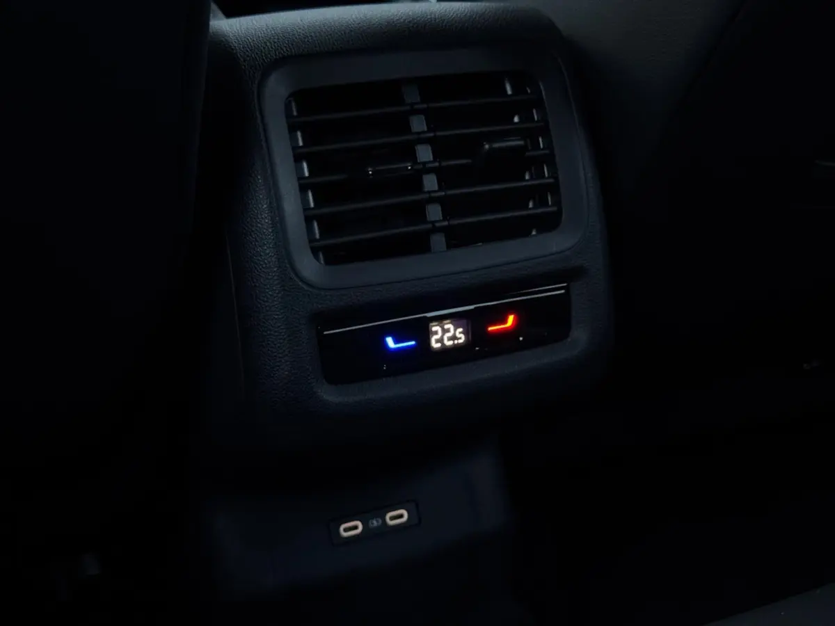 1.5 eTsi 3x R-Line M26 NAVI|LEDER|IQ LIGHT|LED|CAMERA