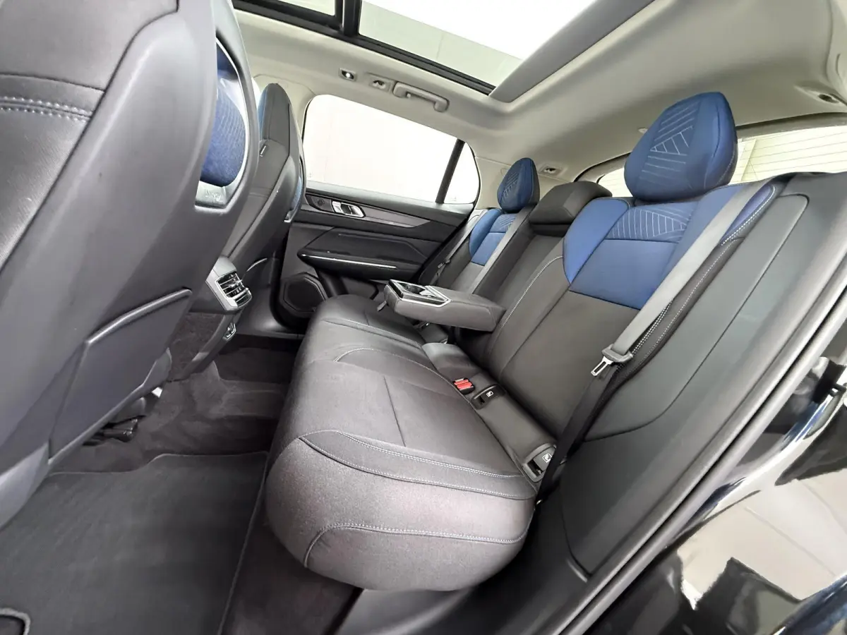 1.5 APPLE CARPLAY/ANDROID AUTO | PANORAMADAK | ELEKTRISCHE ACHTERKLEP | STOEL VERWARMING | MEMORY SEATS |