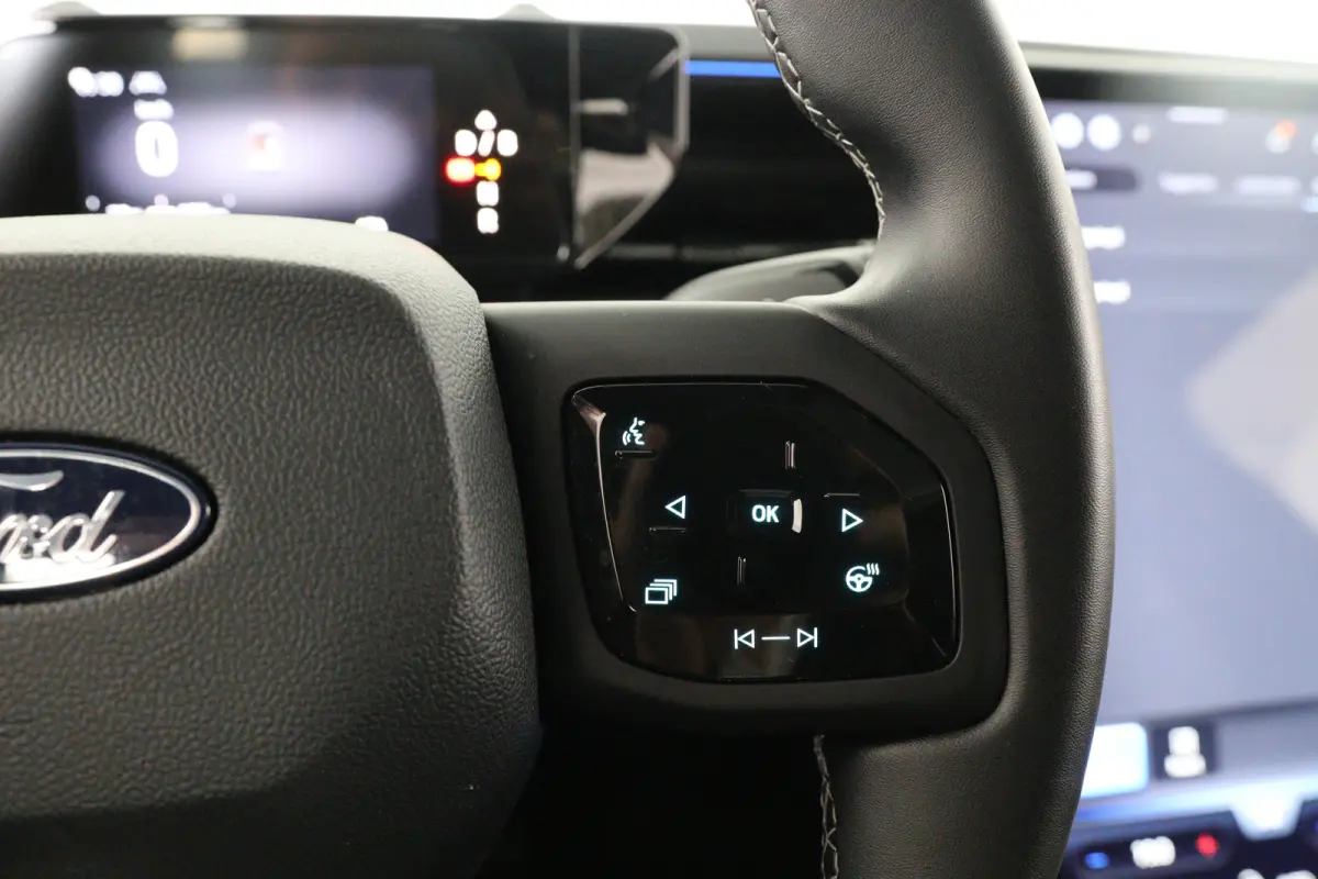 Premium Extended Range AWD 79 kWh | SOH 96% | Stuur/stoel Verwarming | 360 Camera | Adaptieve Cruise | Elektr trekhaak | Massage Zetels | Warmtepomp | Panoramadak