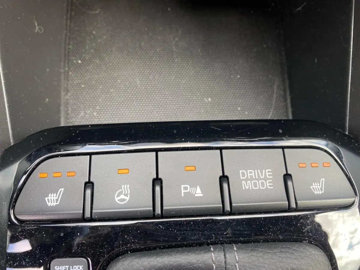 1.0 T-GDi MHEV GT-PlusLine | AUTOMAAT | Climate control | Dodehoekdetectie | Stoelverwarming en ventilatie | 17 inch lichtmetalen velgen | Navigatie | Parkeercamera | Elek.  schuif/kanteldak