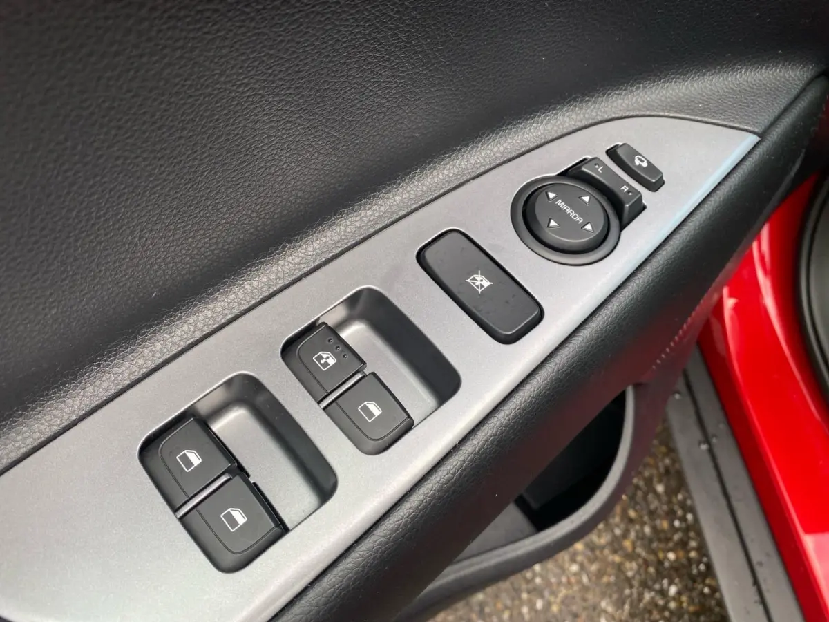 1.0 T-GDi MHEV GT-PlusLine | AUTOMAAT | Climate control | Dodehoekdetectie | Stoelverwarming en ventilatie | 17 inch lichtmetalen velgen | Navigatie | Parkeercamera | Elek.  schuif/kanteldak